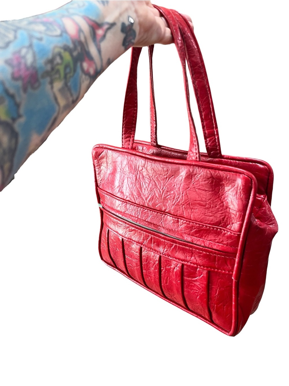 Vintage 1970s Cherry Red Crinkle Vinyl Tote Bag Mod Pleated Shoulder Purse - Picture 4 of 8